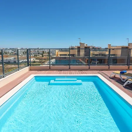 Apartment Privilege Deborah With Rooftop Pool, Village Marina -