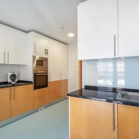 Privilege Santana With Rooftop Pool, Village Marina - Appartement *