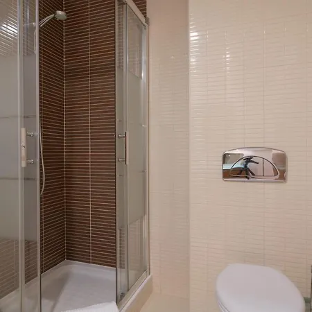 Privilege Santana With Rooftop Pool, Village Marina - Olhão