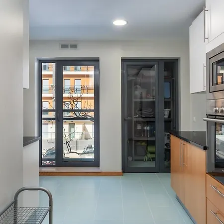 Privilege Santana With Rooftop Pool, Village Marina - Appartement