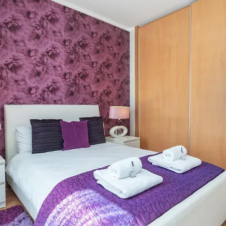 Privilege Deborah With Rooftop Pool, Village Marina - *