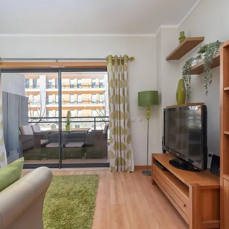 Apartment Privilege Santana With Rooftop Pool, Village Marina -